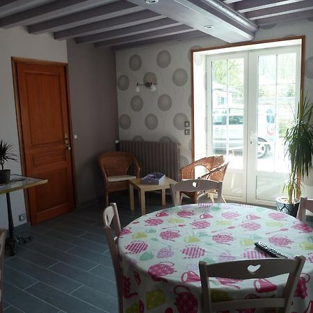 Les Volets Bleus Bed & Breakfast Saint-Martin-des-Entrees Ngoại thất bức ảnh