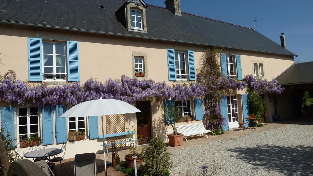 Les Volets Bleus Bed & Breakfast Saint-Martin-des-Entrees Ngoại thất bức ảnh
